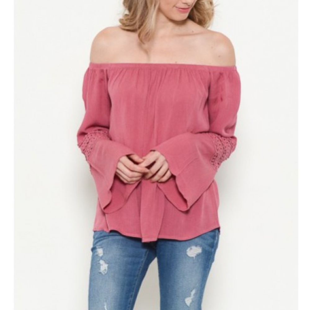LAST 4! 💕 Heart and Hips Off Shoulder Top